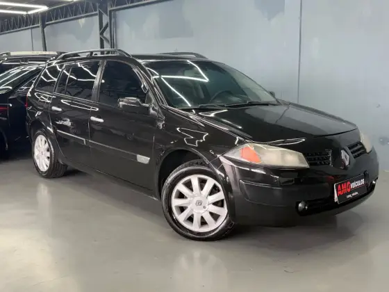 RENAULT MEGANE 1.6 DYNAMIQUE GRAND TOUR 16V FLEX 4P MANUAL RENAULT MEGANE 1.6 DYNAMIQUE GRAND TOUR 16V FLEX 4P MANUAL