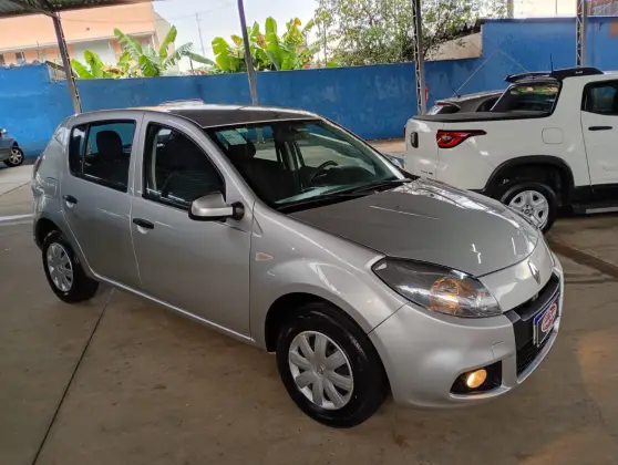 RENAULT SANDERO 1.0 EXPRESSION 16V FLEX 4P MANUAL RENAULT SANDERO 1.0 EXPRESSION 16V FLEX 4P MANUAL
