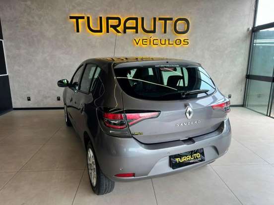 RENAULT-SANDERO-2022