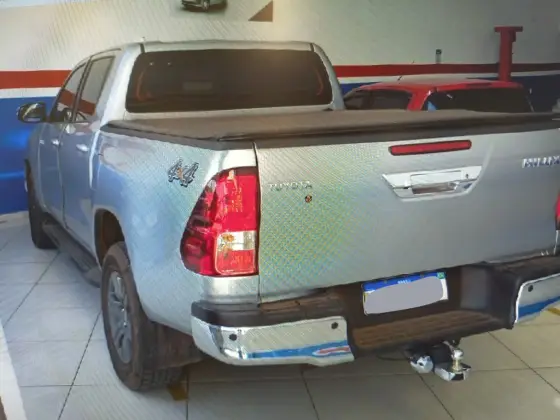 TOYOTA HILUX 2.8 D-4D TURBO DIESEL CD SR 4X4 AUTOMÁTICO