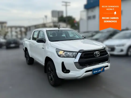 TOYOTA HILUX 2.8 D-4D TURBO DIESEL CD SR 4X4 AUTOMÁTICO