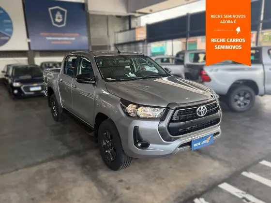 TOYOTA HILUX 2.8 D-4D TURBO DIESEL CD SR 4X4 AUTOMÁTICO