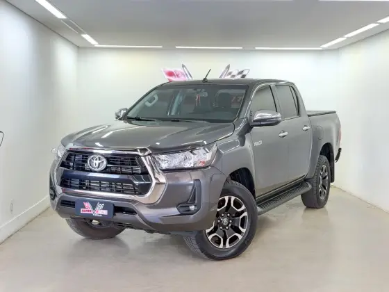 TOYOTA HILUX 2.8 D-4D TURBO DIESEL CD SRV 4X4 AUTOMÁTICO TOYOTA HILUX 2.8 D-4D TURBO DIESEL CD SRV 4X4 AUTOMÁTICO
