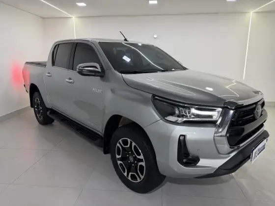 TOYOTA HILUX 2.8 D-4D TURBO DIESEL CD SRX 4X4 AUTOMÁTICO TOYOTA HILUX 2.8 D-4D TURBO DIESEL CD SRX 4X4 AUTOMÁTICO