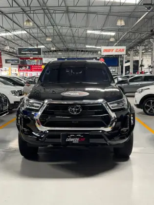 TOYOTA HILUX 2.8 D-4D TURBO DIESEL CD SRX PLUS 4X4 AUTOMÁTICO TOYOTA HILUX 2.8 D-4D TURBO DIESEL CD SRX PLUS 4X4 AUTOMÁTICO