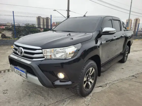 TOYOTA HILUX 2.8 SR 4X4 CD 16V DIESEL 4P AUTOMÁTICO