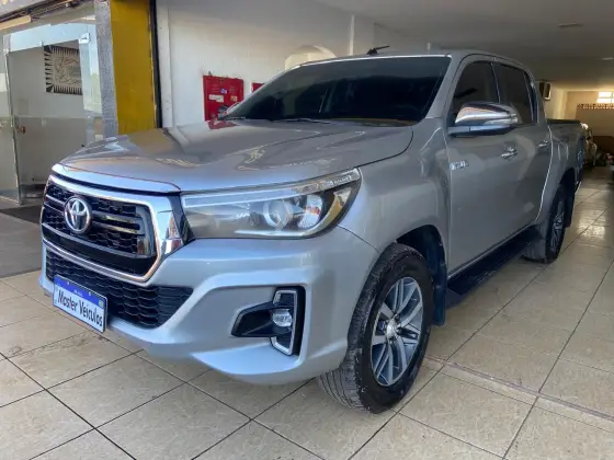 TOYOTA HILUX 2.8 SRX 4X4 CD 16V DIESEL 4P AUTOMÁTICO TOYOTA HILUX 2.8 SRX 4X4 CD 16V DIESEL 4P AUTOMÁTICO