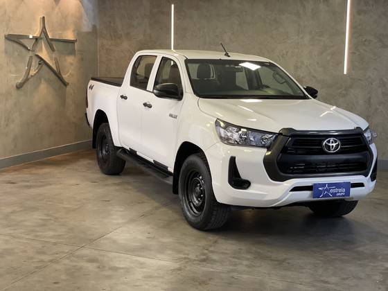 TOYOTA HILUX 2.8 D-4D TURBO DIESEL CD POWER PACK 4X4 MANUAL