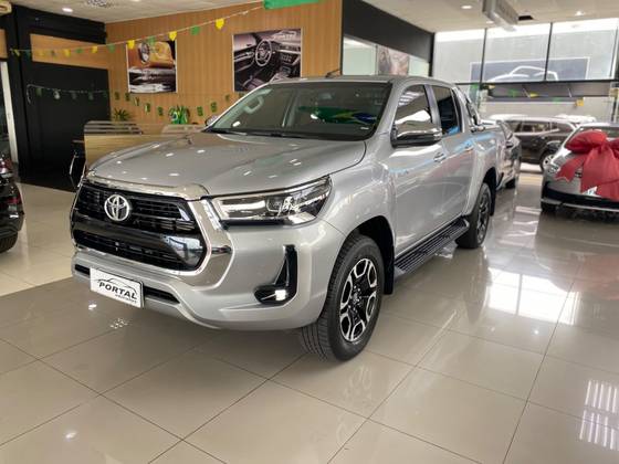 TOYOTA HILUX 2.8 D-4D TURBO DIESEL CD SRV 4X4 AUTOMÁTICO
