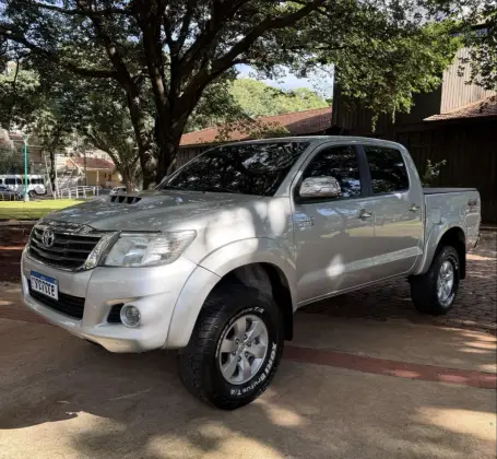 TOYOTA HILUX 3.0 SRV TOP 4X4 CD 16V TURBO INTERCOOLER DIESEL 4P AUTOMÁTICO TOYOTA HILUX 3.0 SRV TOP 4X4 CD 16V TURBO INTERCOOLER DIESEL 4P AUTOMÁTICO