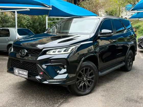 TOYOTA HILUX SW4 2.8 D-4D TURBO DIESEL GR-S 7L 4X4 AUTOMÁTICO TOYOTA HILUX SW4 2.8 D-4D TURBO DIESEL GR-S 7L 4X4 AUTOMÁTICO