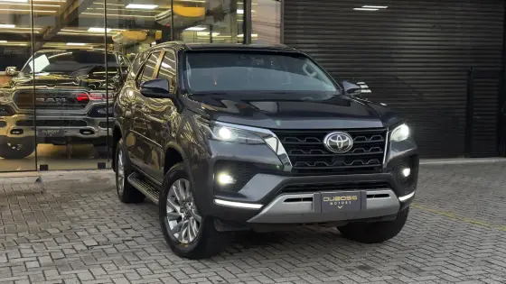 TOYOTA HILUX SW4 2.8 D-4D TURBO DIESEL SRX 7L 4X4 AUTOMÁTICO
