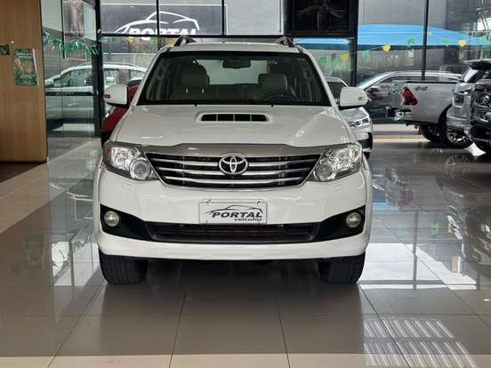 TOYOTA-HILUX SW4-3.0 SRV 4X4 7 LUGARES 16V TURBO INTERCOOLER DIESEL 4P AUTOMÁTICO TOYOTA-HILUX SW4-2014
