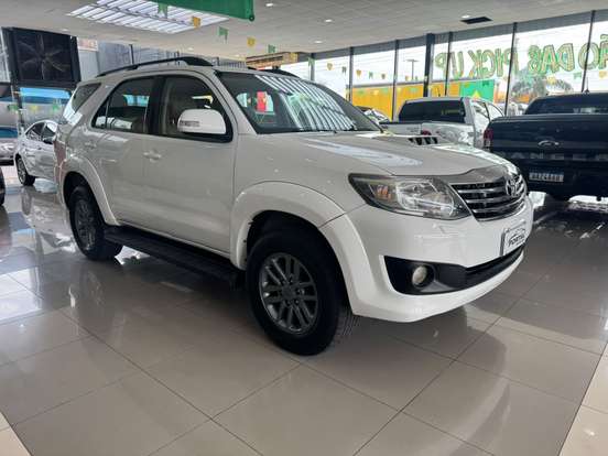 TOYOTA-HILUX SW4-2014