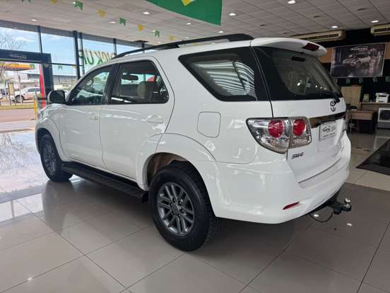 TOYOTA-HILUX SW4-2014