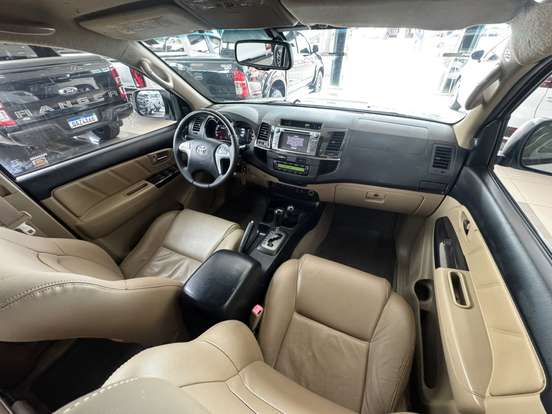 TOYOTA-HILUX SW4-2014