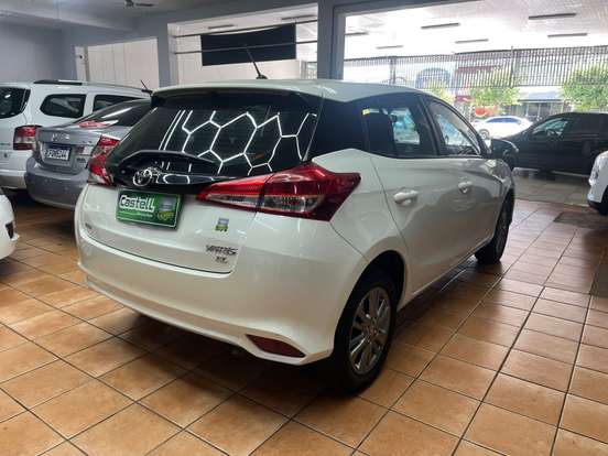 TOYOTA-YARIS-2020