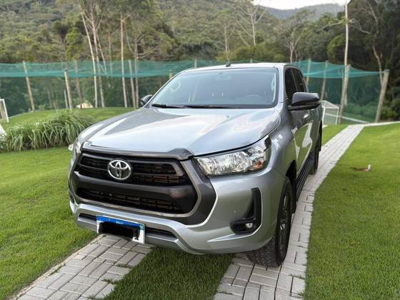 TOYOTA HILUX 2.8 D-4D TURBO DIESEL CD SR 4X4 AUTOMÁTICO