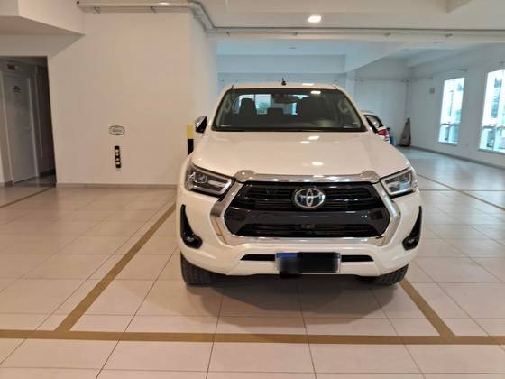 TOYOTA HILUX 2.8 D-4D TURBO DIESEL CD SRX 4X4 AUTOMÁTICO