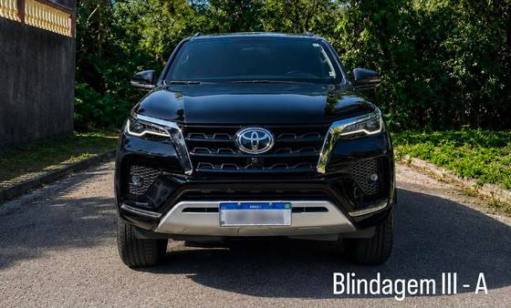 TOYOTA HILUX SW4 2.8 D-4D TURBO DIESEL SRX 7L 4X4 AUTOMÁTICO
