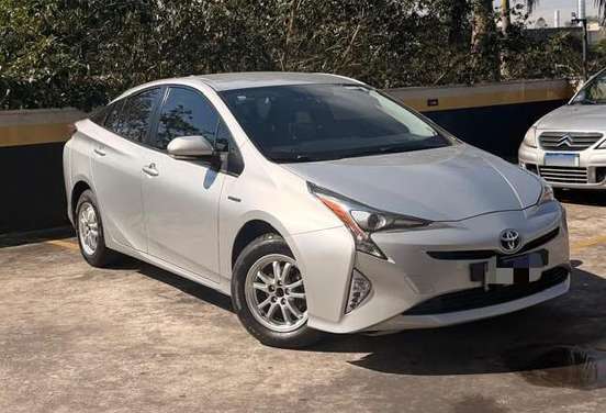 TOYOTA-PRIUS-2018