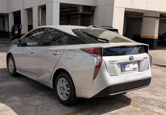 TOYOTA-PRIUS-2018