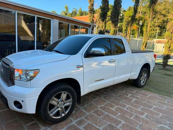 TOYOTA-TUNDRA-5.7 CREWMAX 4X4 CD V8 32V FLEX 4P AUTOMÁTICO TOYOTA-TUNDRA-2010