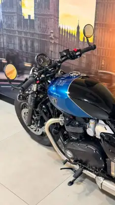 TRIUMPH-BONNEVILLE BOBBER 1200-2026
