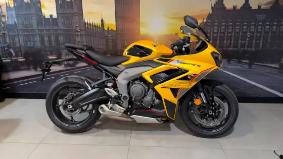 TRIUMPH DAYTONA 660 