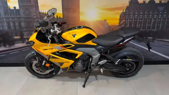 TRIUMPH-DAYTONA 660-2026