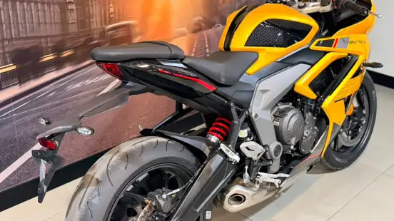 TRIUMPH-DAYTONA 660-2026