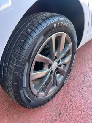 VOLKSWAGEN-FOX-2013