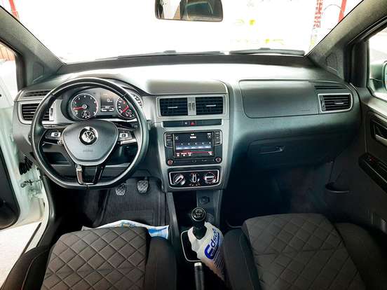 VOLKSWAGEN-FOX-2021