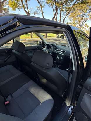 VOLKSWAGEN-BORA-2008
