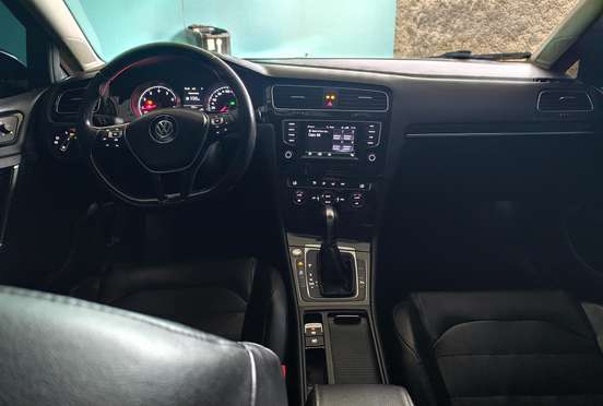 VOLKSWAGEN-GOLF-2013