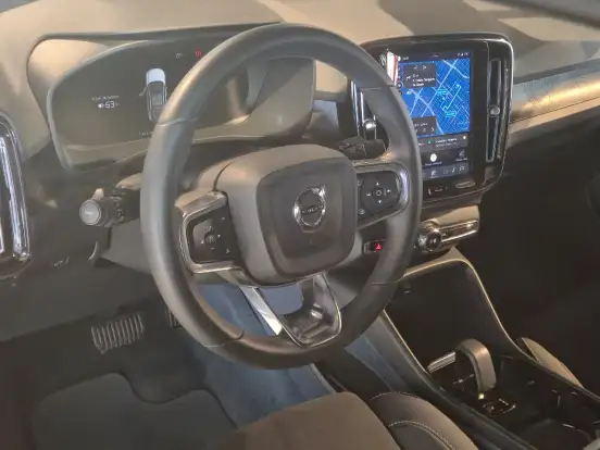 VOLVO-C40-2023