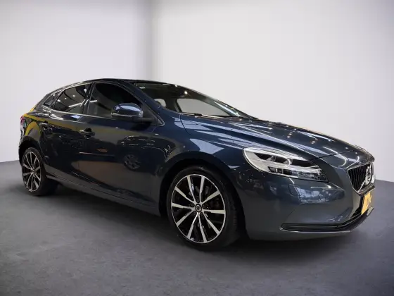 VOLVO V40 2.0 T4 MOMENTUM GASOLINA 4P AUTOMÁTICO VOLVO V40 2.0 T4 MOMENTUM GASOLINA 4P AUTOMÁTICO