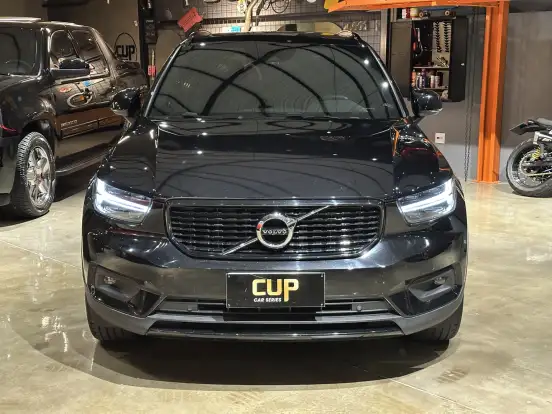 VOLVO-XC40-2021