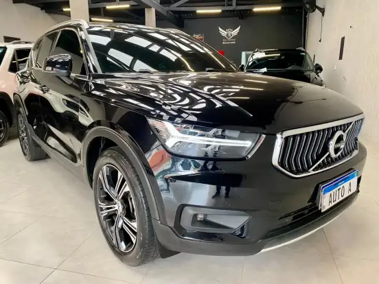 VOLVO-XC40-2021