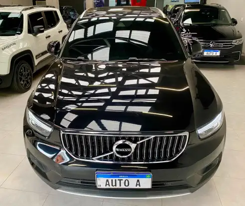 VOLVO-XC40-2021