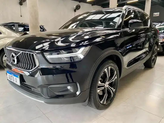 VOLVO-XC40-2021
