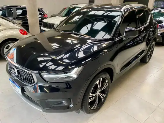 VOLVO-XC40-2021