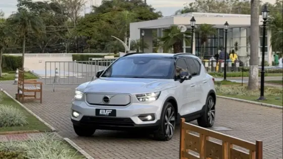 VOLVO XC40 P8 RECHARGE ELECTRIC BEV PURE AWD VOLVO XC40 P8 RECHARGE ELECTRIC BEV PURE AWD