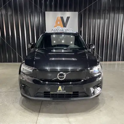 VOLVO-XC40-2022