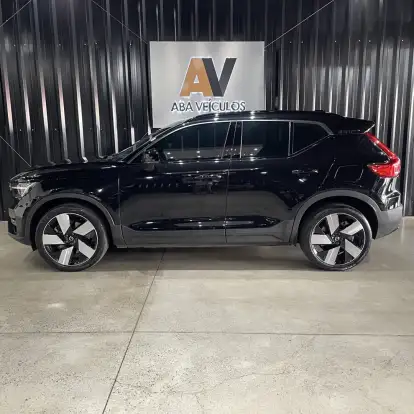 VOLVO-XC40-2022