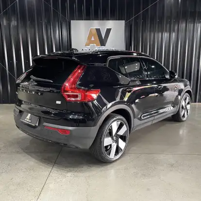 VOLVO-XC40-2022