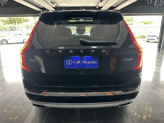 VOLVO-XC90-2020