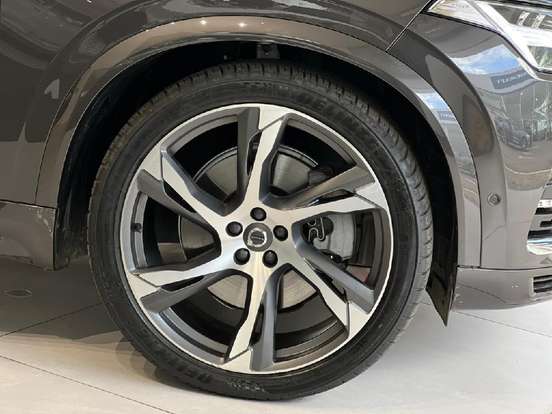 VOLVO-XC90-2024