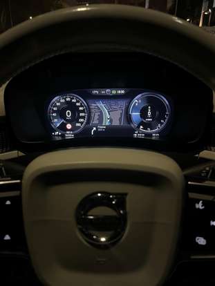 VOLVO-XC40-2020