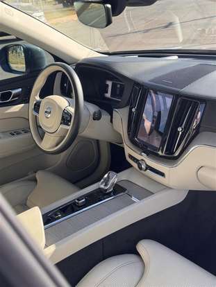 VOLVO-XC60-2023